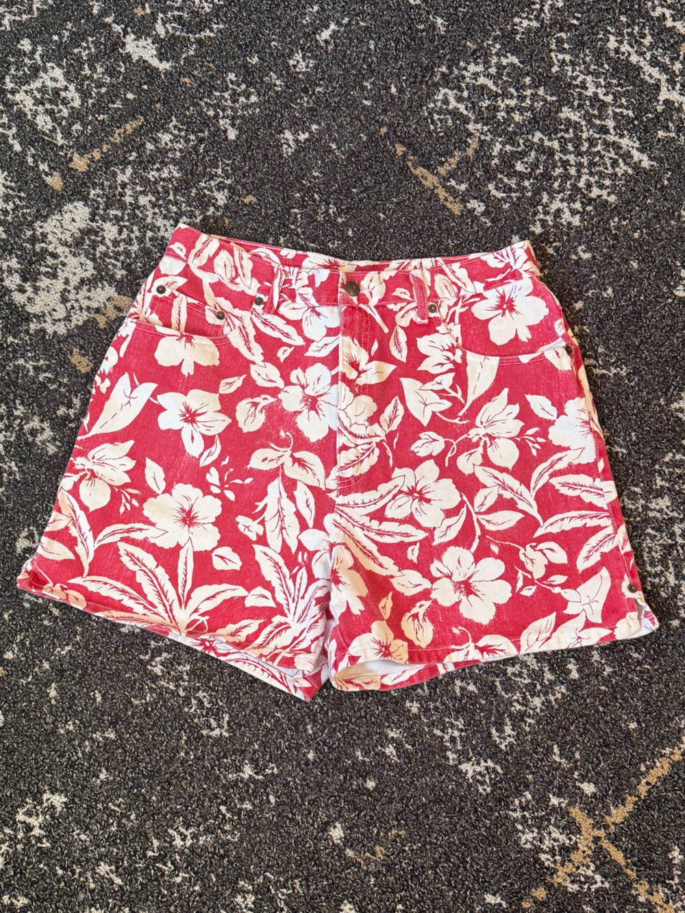 VTG Bill Blass Red and White Floral Denim Shorts Size 12